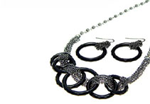 Carla's Interlinking Black Circle Necklace Set